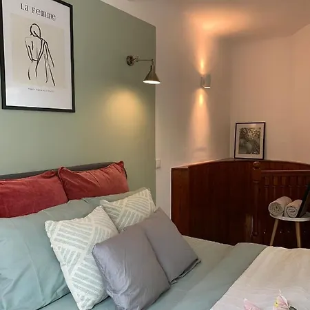 The-point Lovely In Center Of * Βουκουρέστι