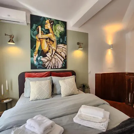 The-point Lovely In Center Of *