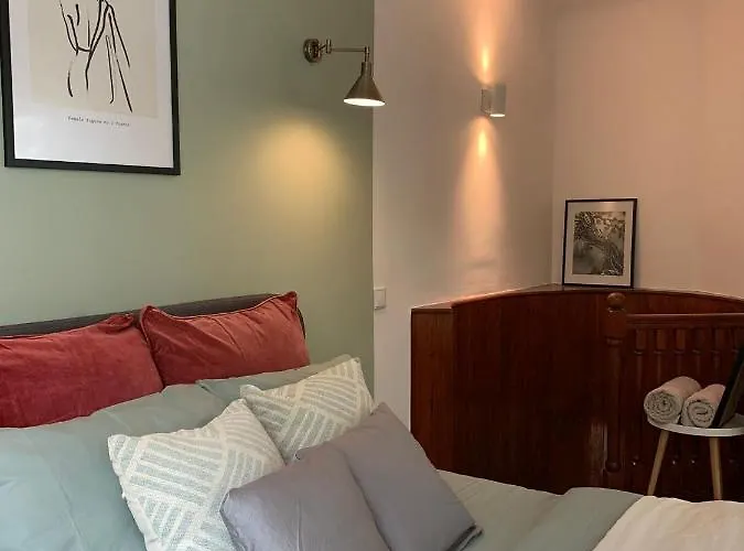 The-point Lovely In Center Of * Bukarest