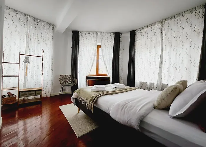 The-point Lovely In Center Of * Bukarest