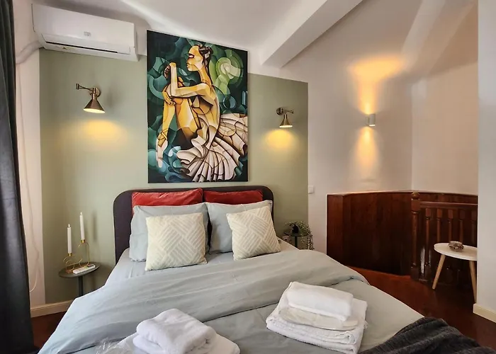 The-point Lovely In Center Of *